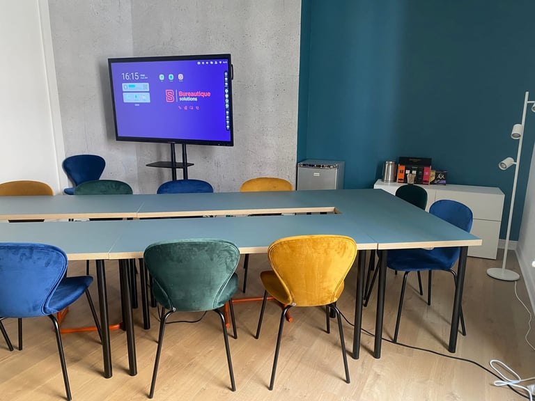 Salles de réunion en hyper-centre de Narbonne, espaces équipés pour 6 à 8 personnes