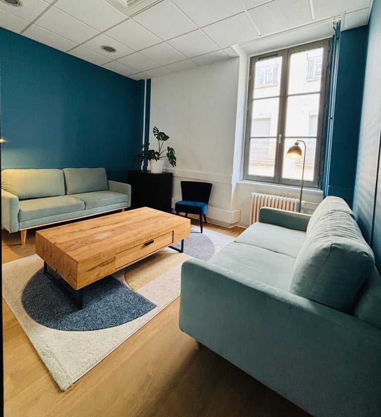 Salle de réunion de 6 places à Narbonne adaptée aux entretiens d'embauche