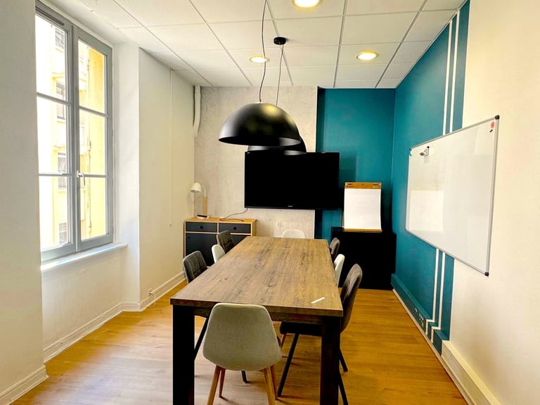 Salle La Robine aux Barques à Narbonne, 8 places, configurable en U ou en classe pour formations professionnelles